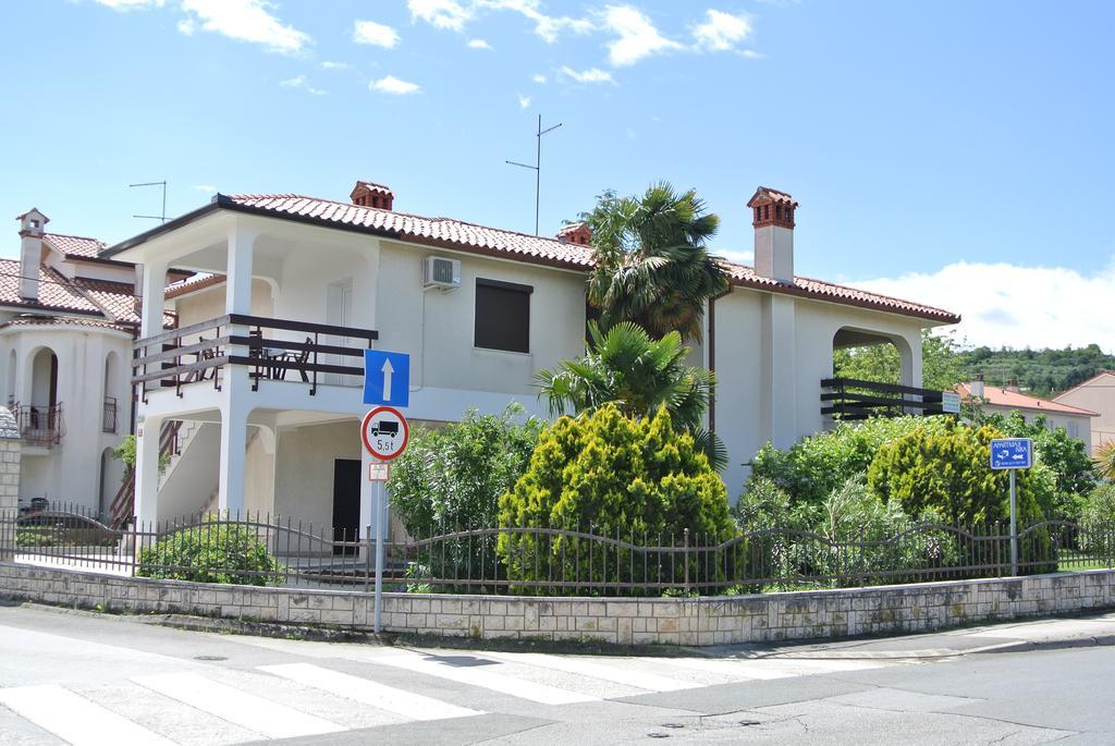 Apartmaji Nika Izola Εξωτερικό φωτογραφία